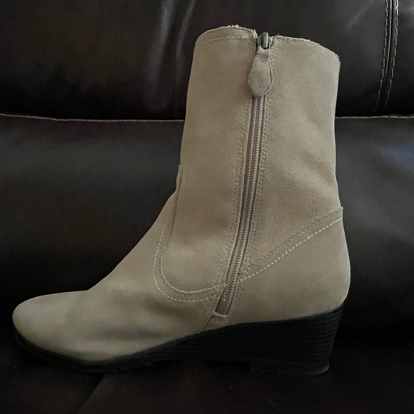 Women’s: Sporto Suede ZipUp Ankle Boots (Size: 7.5 Medium Width) - Picture 6 of 7